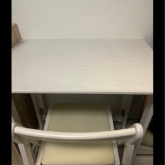 折りたたみデスク&チェアの画像