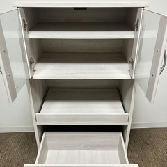 食器棚　ホワイト　2段目コード付きの画像