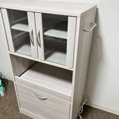 食器棚　ホワイト　2段目コード付きの画像