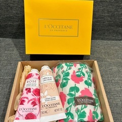 ロクシタン(L'OCCITANE) フローラルハンドクリームギフトセット(ポーチ付き)ネロリオーキデ+ローズ 30mL 誕生日 プレゼント ギフト 女性 男性 人気 送別 ホワイトデーの画像