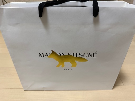 メゾンキツネ　新品
カーディガン