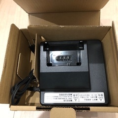 電気自転車の充電器の受け皿、空気入れ、オイルスプレーの画像