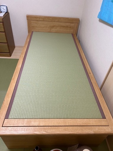 畳シングルベッド　　収納付きです