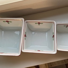 たち吉　☆☆　スクエア　赤絵の入れ子鉢　3つ揃い　　☆☆　美品の画像