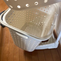 洗濯カゴ　3段の画像