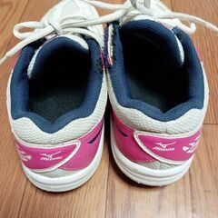 ミズノテニスシューズの画像