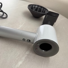 ダイソン❗️ヘアドライヤー ホワイト/シルバーの画像