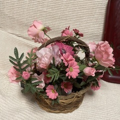 お部屋が華やぎます　☆☆　ピンク系のアートフラワー＋バスケット入り　☆☆　高島屋で購入　の画像