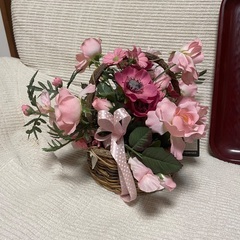 お部屋が華やぎます　☆☆　ピンク系のアートフラワー＋バスケット入り　☆☆　高島屋で購入　の画像
