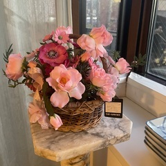 お部屋が華やぎます　☆☆　ピンク系のアートフラワー＋バスケット入り　☆☆　高島屋で購入　の画像