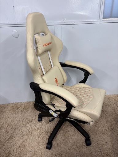 新品　組立済み Dowinx ゲーミングチェア 4Dアームレスト オフィスチェア パソコンチェア PC チェア 椅子 腰の振動機能 新開発炭素繊維レザー 人間工学 伸縮可能のオットマン 調節可能ランバーサポート
