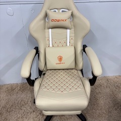 新品　組立済み Dowinx ゲーミングチェア 4Dアームレスト オフィスチェア パソコンチェア PC チェア 椅子 腰の振動機能 新開発炭素繊維レザー 人間工学 伸縮可能のオットマン 調節可能ランバーサポート の画像