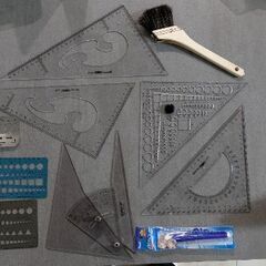 製図板　平行定規　木造RC練習用紙　用具一式の画像