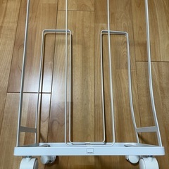 【定価4500円・tower】山崎実業(Yamazaki) ダンボールストッカー ホワイト 約W30×D23×H43.5cm タワー tower 段ボール 収納 キャスター付 そのまま結束できる 3303の画像