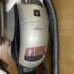 SHARP マイナス イオン サイクロン 掃除機の画像