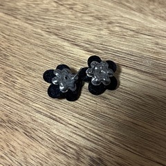 ピアス・フラワー・ベロア素材の画像