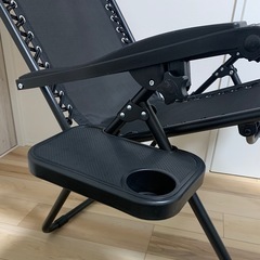 Amazonベーシック 椅子 折りたたみ ゼログラビティーチェア 2脚セット カップホルダー付き 中古の画像