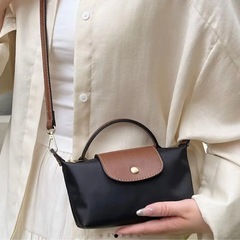 女性用ミニショルダーバッグの画像