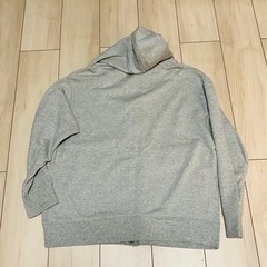 無印良品/グレーパーカーの画像