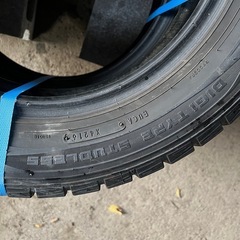 スタッドレスタイヤ15インチコンパクトカー向き185/60/15の画像