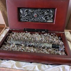 今回は花巻市のお客様よりデュークの18金の万年筆を出張買取…