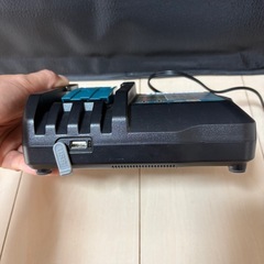 マキタ　14.4-18V用　急速充電器　DC18RFの画像