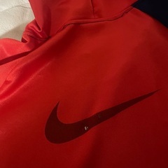 NIKE  フード付きパーカーの画像