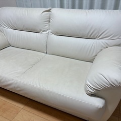 白色ソファの画像