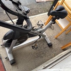 美品　YOSUDA スピンバイク 最新摩擦式 16KGホイール 家庭用 静音 運動不足解消 筋肉トレーニングの画像