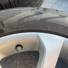 タイヤ（215/55R17）の画像