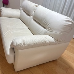 白色ソファの画像