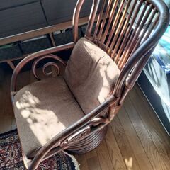 籐椅子　80×84×68（大型です）　リクライニング座椅子の画像