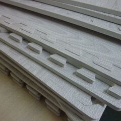 ※取引中/売約済***********　中古美品　ジョイントマット 大判59cm 厚み10mm 3畳用 16枚組 木目調 防音 保温性 床暖房対応 ノンホルムアルデヒド　木目グレーの画像