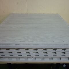 ※取引中/売約済***********　中古美品　ジョイントマット 大判59cm 厚み10mm 3畳用 16枚組 木目調 防音 保温性 床暖房対応 ノンホルムアルデヒド　木目グレーの画像