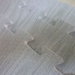 ※取引中/売約済***********　中古美品　ジョイントマット 大判59cm 厚み10mm 3畳用 16枚組 木目調 防音 保温性 床暖房対応 ノンホルムアルデヒド　木目グレーの画像