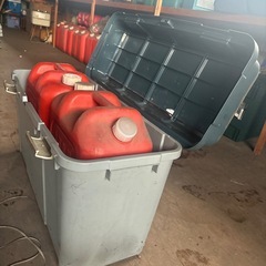 BOX 灯油ポリ２個付きの画像