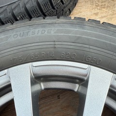スタッドレスタイヤ、
175/65/14アルミホイール付き4本セットの画像