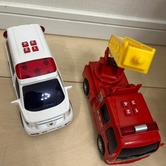 音が鳴る　救急車　消防車の画像