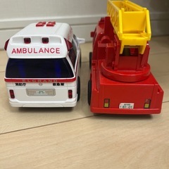 音が鳴る　救急車　消防車の画像