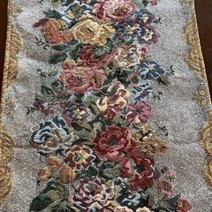 テーブルランナー　花柄　タッセル飾りの画像