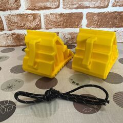 エーモン(amon) タイヤストッパー 黄色 ロープ付属 タイヤ止め 輪止め 車止め 車輪止め 坂道駐車 ジャッキアップ時の補助に の画像