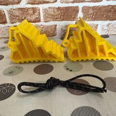 エーモン(amon) タイヤストッパー 黄色 ロープ付属 タイヤ止め 輪止め 車止め 車輪止め 坂道駐車 ジャッキアップ時の補助に の画像