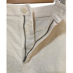 【美品】UNIQLO コーデュロイタイトスカート スリット入り ホワイト W61の画像