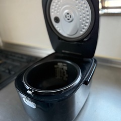 先着順にて現在商談中です。取引中断となった場合のみメッセージさせていただきます
アイリスオーヤマ炊飯器の画像