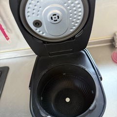 先着順にて現在商談中です。取引中断となった場合のみメッセージさせていただきます
アイリスオーヤマ炊飯器の画像