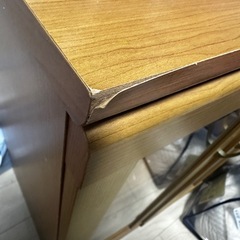 ガラス戸付き飾り棚の画像