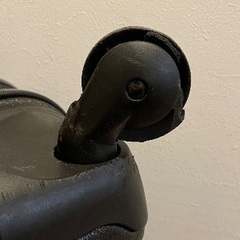 スーツケース【タイヤ破損】黒　の画像