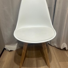 IKEAヴァングスタ4-６人用ダイニングテーブルとイス４つの画像