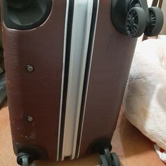旅行用スーツケース🧳無料‼️でも、訳ありです。の画像