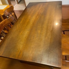 ダイニングテーブルの画像